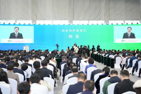 農(nóng)業(yè)農(nóng)村部黨組書記、部長韓俊：發(fā)展智慧農(nóng)業(yè)，以農(nóng)業(yè)新質(zhì)生產(chǎn)力驅(qū)動現(xiàn)代農(nóng)業(yè)建設(shè)